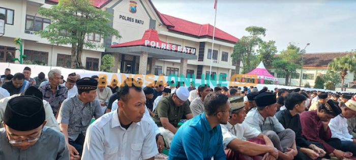 Ini Pesan Pj Wali Kota Aries Agung pada Salat Idulfitri 1445 H di Halaman Mapolres Batu