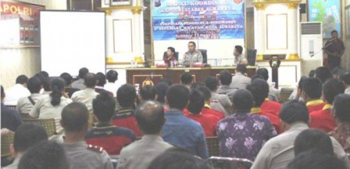 Polrestabes Surabaya Antisipasi Pencurian, Pengusaha Minimarket Dikumpulkan Polrestabes Surabaya Antisipasi Pencurian, Pengusaha Minimarket Dikumpulkan