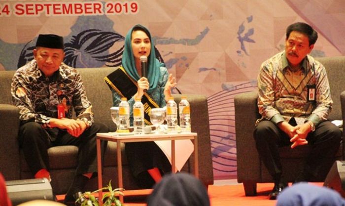 Arumi Bachsin Dinobatkan sebagai Bunda Baca Jatim
