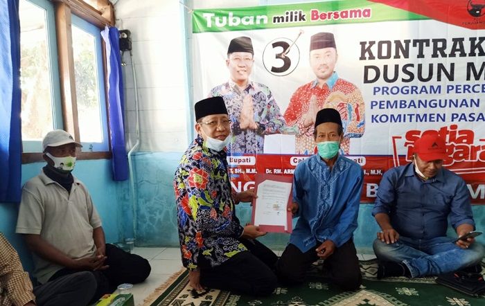 Teken Kontrak Politik Dunia-Akhirat, Setiajit Tawarkan Rp 300 Juta per Dusun Teken Kontrak Politik Dunia-Akhirat, Setiajit Tawarkan Rp 300 Juta per Dusun
