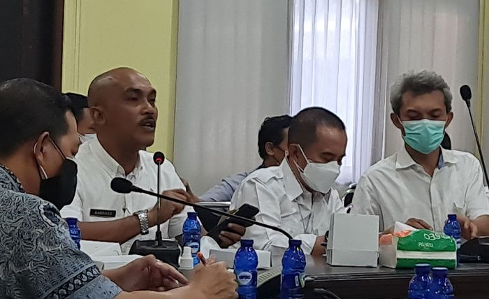 R-APBD 2022 Defisit Rp 155 Miliar, Pemkab Bangkalan Akan Pinjam Rp 100 Miliar ke PT SMI R-APBD 2022 Defisit Rp 155 Miliar, Pemkab Bangkalan Akan Pinjam Rp 100 Miliar ke PT SMI