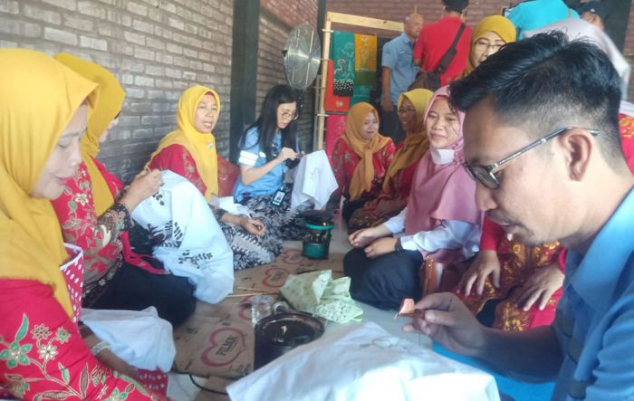Pengrajin Batik di Kepulungan Butuh Tambahan Sarana Prasarana Pengrajin Batik di Kepulungan Butuh Tambahan Sarana Prasarana