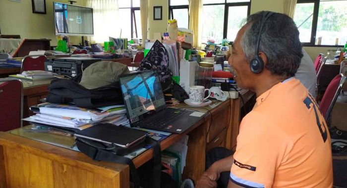 PBM SMA/MA Kota Batu Dilakukan Daring, Sekolah Diminta Pantau Siswa Secara Ketat PBM SMA/MA Kota Batu Dilakukan Daring, Sekolah Diminta Pantau Siswa Secara Ketat