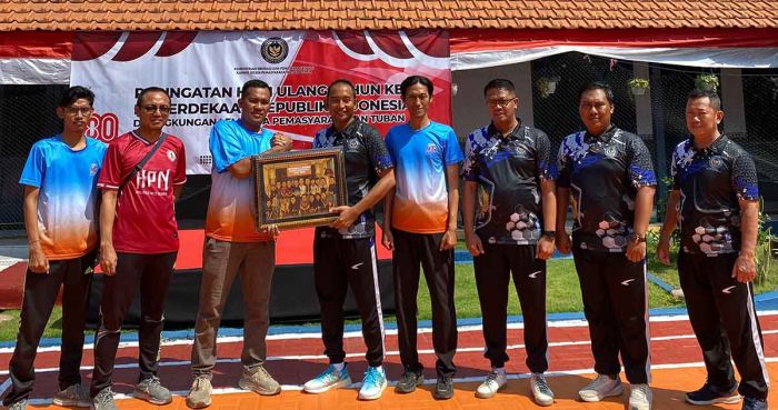 Sambut HUT RI ke-80, Lapas Tuban Gelar Jalan Sehat dan Voli Bareng Awak Media
