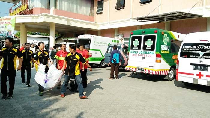​Peduli Korban Banjir di Ngawi, Arsinu Jombang Kirimkan 10 Mobil Ambulans