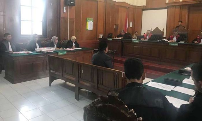 ​Sidang Sugi Nur Raharja di PN Surabaya Memanas