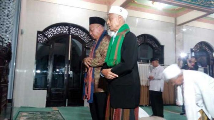Resmikan Masjid Al-Falah, Bupati Malang Rendra Lanjutkan dengan Salat Resmikan Masjid Al-Falah, Bupati Malang Rendra Lanjutkan dengan Salat