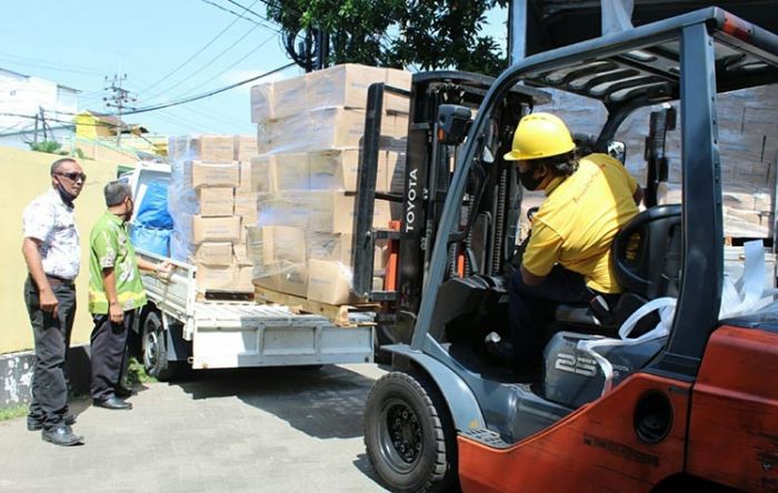 Sejumlah Perusahaan di Gempol Berikan Paket Sembako untuk Warga Terdampak Covid-19 Sejumlah Perusahaan di Gempol Berikan Paket Sembako untuk Warga Terdampak Covid-19