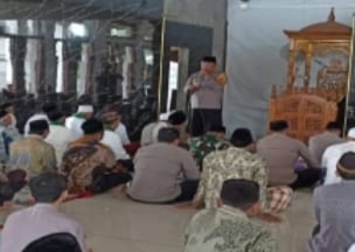 Di Kegiatan Jumat Kamtibmas, Polres Mojokerto Kota Ajak Jaga Kondusifitas Jelang Pilkada Serentak Di Kegiatan Jumat Kamtibmas, Polres Mojokerto Kota Ajak Jaga Kondusifitas Jelang Pilkada Serentak