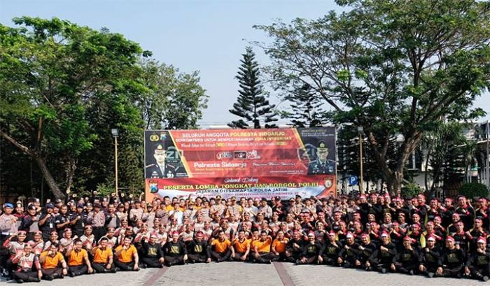 Polresta Sidoarjo Tuan Rumah Lomba Drill Borgol dan Tongkat Polri Rayon I Polresta Sidoarjo Tuan Rumah Lomba Drill Borgol dan Tongkat Polri Rayon I