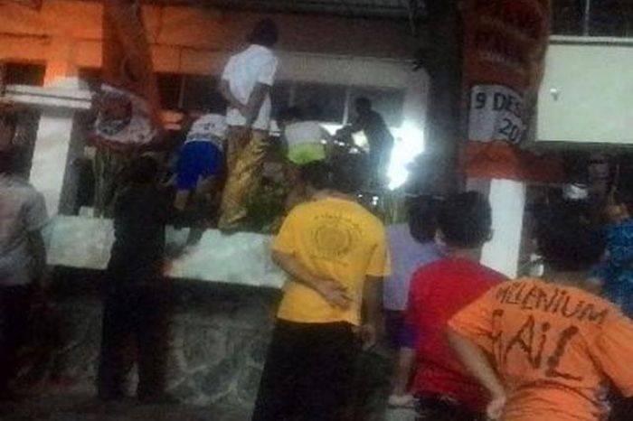 Kantor KPU Surabaya Terbakar Kantor KPU Surabaya Terbakar