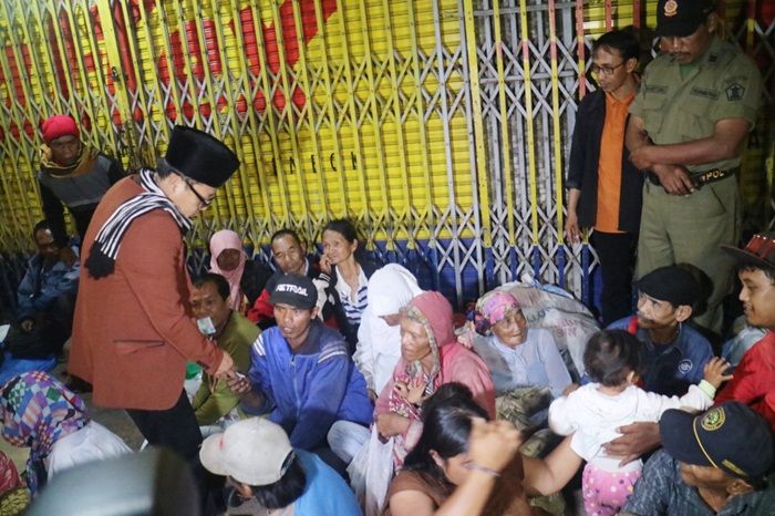 Ajak Pulang Kembali ke Rumah, Wali Kota Malang Beri Transport 50 Gepeng Ajak Pulang Kembali ke Rumah, Wali Kota Malang Beri Transport 50 Gepeng
