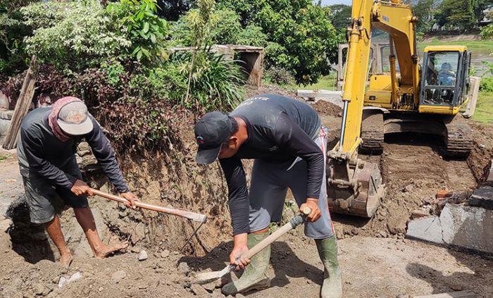 Hindari Kemacetan, DPUPR Kota Kediri Kebut Perbaikan Ruas Ambles di Jalan Mayjend Sungkono Hindari Kemacetan, DPUPR Kota Kediri Kebut Perbaikan Ruas Ambles di Jalan Mayjend Sungkono