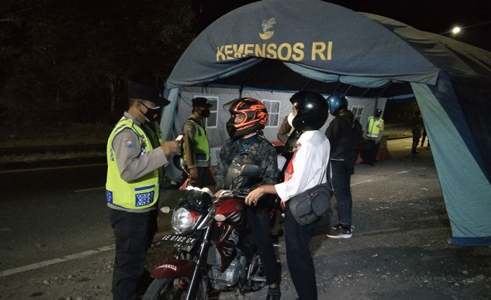 Antisipasi Mobilitas Pesilat di Malam Satu Suro, Perbatasan Kabupaten Madiun Dijaga Ketat Antisipasi Mobilitas Pesilat di Malam Satu Suro, Perbatasan Kabupaten Madiun Dijaga Ketat