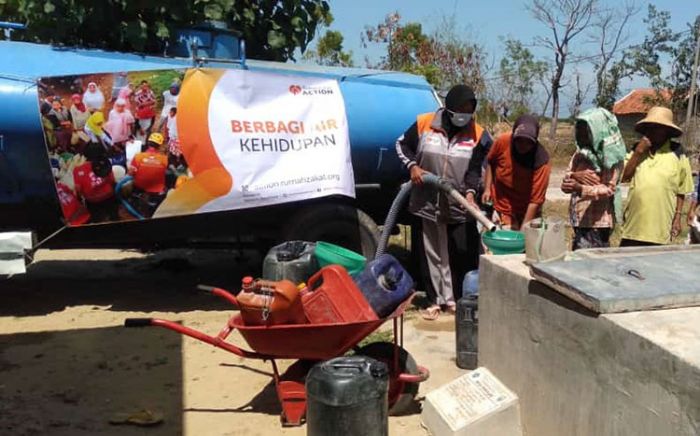 Peduli Dampak Kekeringan, Rumah Zakat Grojok Air Bersih Sejumlah Daerah di Pamekasan Peduli Dampak Kekeringan, Rumah Zakat Grojok Air Bersih Sejumlah Daerah di Pamekasan