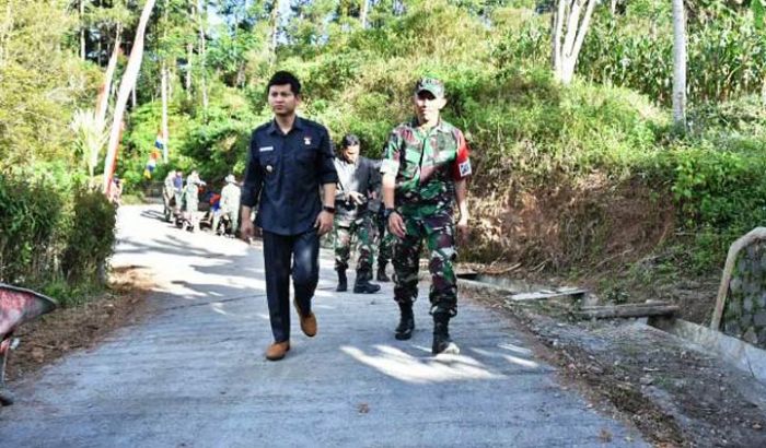 Bupati Trenggalek Jajal Jalan TMMD yang Selesai 100% Bupati Trenggalek Jajal Jalan TMMD yang Selesai 100%