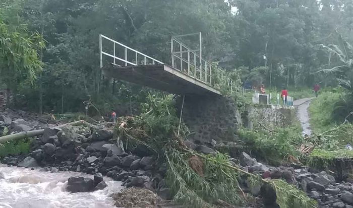 Banjir Bandang di Situbondo Sebabkan Desa Campoan Terisolir Banjir Bandang di Situbondo Sebabkan Desa Campoan Terisolir