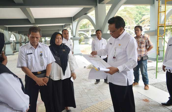 Tak Sesuai Gambar, Bupati Sambari Minta Konstruksi Revitalisasi Alun-alun Dibongkar