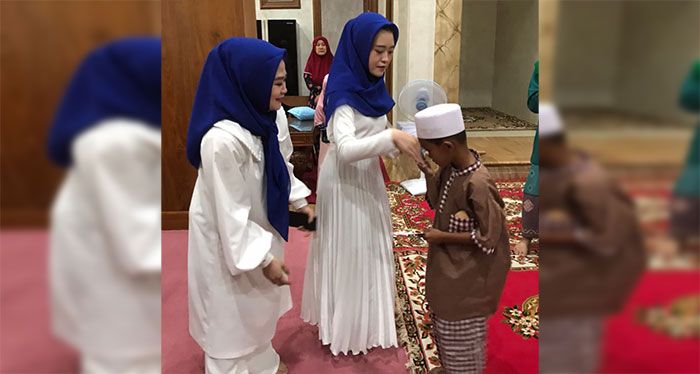 Sambut Hari Raya Idulfitri 1443 H, Amelia Anwar Berbagi Berkah untuk Anak Yatim dan Dhuafa Sambut Hari Raya Idulfitri 1443 H, Amelia Anwar Berbagi Berkah untuk Anak Yatim dan Dhuafa