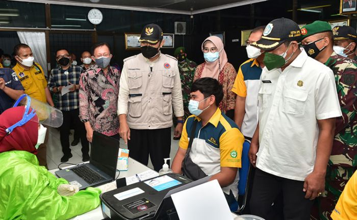 Beri Apresiasi, Bupati Yuhronur Tinjau Vaksinasi Gotong Royong di PT KTM Lamongan