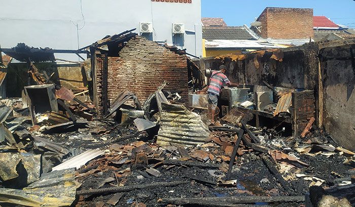 Warung di Terminal Brawijaya Banyuwangi Dilalap Si Jago Merah