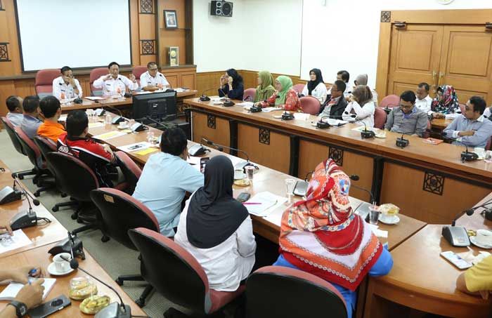 Bupati Gresik Kumpulkan Pejabat Humas Perusahaan Bupati Gresik Kumpulkan Pejabat Humas Perusahaan