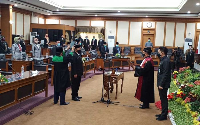 Abdul Qodir Resmi Jabat Ketua DPRD Gresik Abdul Qodir Resmi Jabat Ketua DPRD Gresik