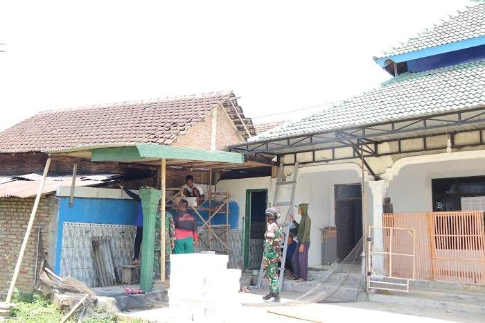 Satgas TMMD Ke-122 Kodim Kediri Kebut Renovasi Musala Satgas TMMD Ke-122 Kodim Kediri Kebut Renovasi Musala