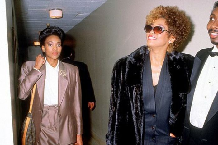 Ternyata Lesbian, Almarhumah Whitney Houston Pernah Pacaran dengan Asisten Ternyata Lesbian, Almarhumah Whitney Houston Pernah Pacaran dengan Asisten