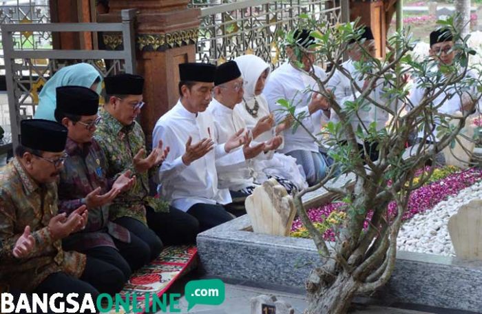 Kunjungan ke Empat Ponpes di Jombang, Jokowi: Sumbangsih Ulama dan Kiai untuk Bangsa Sangat Besar Kunjungan ke Empat Ponpes di Jombang, Jokowi: Sumbangsih Ulama dan Kiai untuk Bangsa Sangat Besar