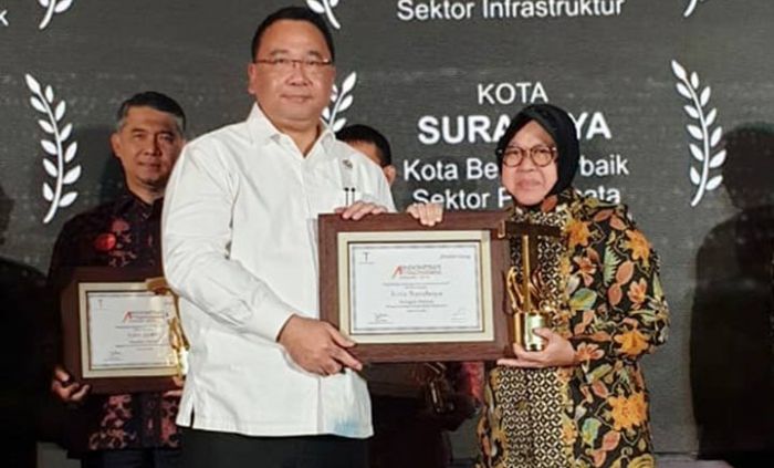 ​Infrastruktur dan Pariwisata Terbaik, Risma Boyong 2 Penghargaan Sekaligus