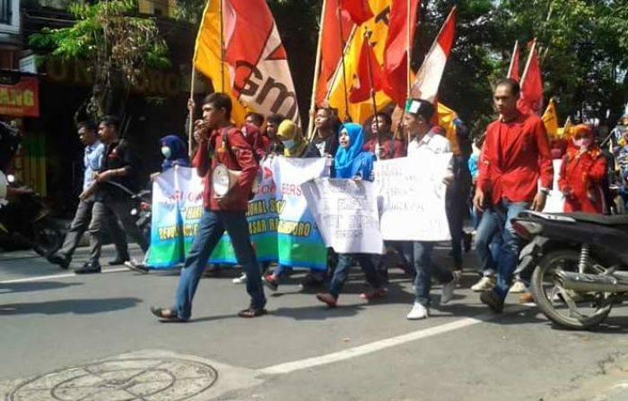 Peringati Harkitnas, Gabungan Mahasiswa di Bojonegoro Gelar Demo