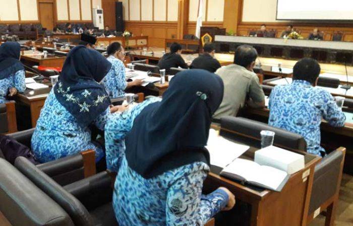 Ranperda Tentang Penyelenggaraan Perlindungan Konsumen Untuk Lindungi Hak Konsumen Ranperda Tentang Penyelenggaraan Perlindungan Konsumen Untuk Lindungi Hak Konsumen