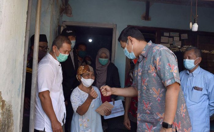 Respons Cepat Aduan Masyarakat, Wali Kota Kediri Tinjau dan Instruksikan Bedah Rumah Mbah Girah