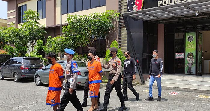 Dua Pelaku Pengeroyokan di SPBU Jenggolo Sidoarjo Ditangkap Polisi Dua Pelaku Pengeroyokan di SPBU Jenggolo Sidoarjo Ditangkap Polisi