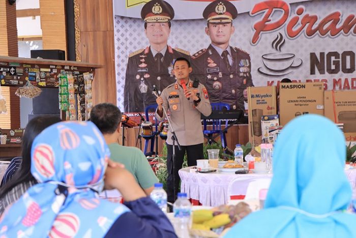 Gelar Ngopi Bareng, Kapolres Madiun Bagikan Nomor Pribadinya