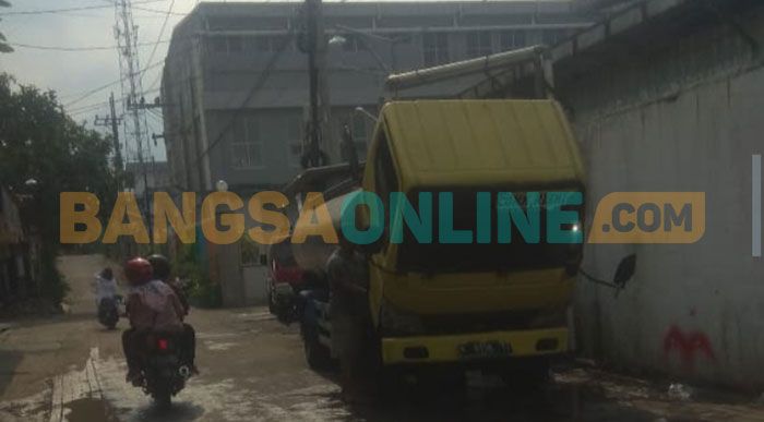 Warga Keluhkan Usaha Air Bersih UD Tirto Langgeng, Polres Pasuruan Diminta Turun Tangan Warga Keluhkan Usaha Air Bersih UD Tirto Langgeng, Polres Pasuruan Diminta Turun Tangan