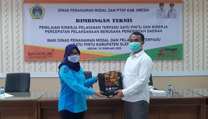 Pemkab Sleman Studi Banding Layanan Perizinan di DPMPTSP Gresik Pemkab Sleman Studi Banding Layanan Perizinan di DPMPTSP Gresik