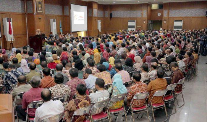 Risma: Praktik Pungli PNS Bisa Hancurkan Sistem Pelayanan Risma: Praktik Pungli PNS Bisa Hancurkan Sistem Pelayanan