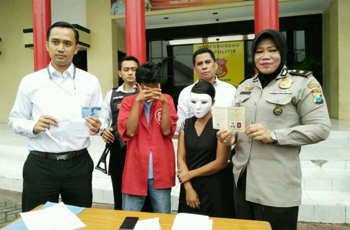 Pasutri Asal Gresik Ditangkap Akibat Tawarkan Fantasi Seks Threesome dan Swinger di Facebook Pasutri Asal Gresik Ditangkap Akibat Tawarkan Fantasi Seks Threesome dan Swinger di Facebook