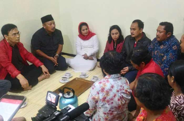 Warga Lereng Gunung Kelud Doakan Gus Ipul - Puti Warga Lereng Gunung Kelud Doakan Gus Ipul - Puti