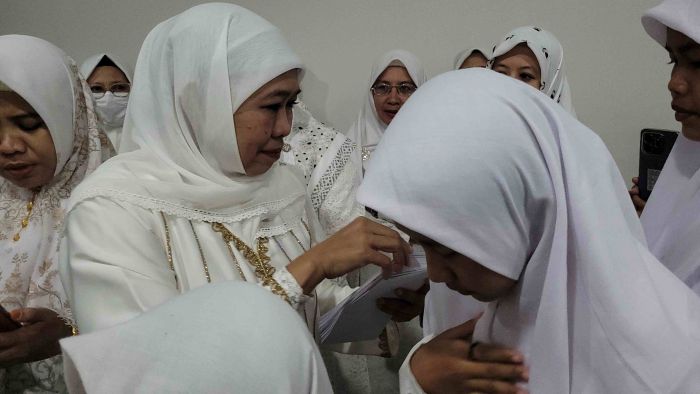 Khofifah Santuni 1.200 Anak Yatim, Kiai Asep Berharap Kongres XVIII Muslimat NU Lancar Khofifah Santuni 1.200 Anak Yatim, Kiai Asep Berharap Kongres XVIII Muslimat NU Lancar