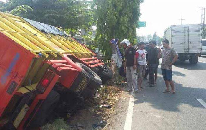 Pemotor Tewas Ditabrak Truk di Baron Nganjuk Pemotor Tewas Ditabrak Truk di Baron Nganjuk
