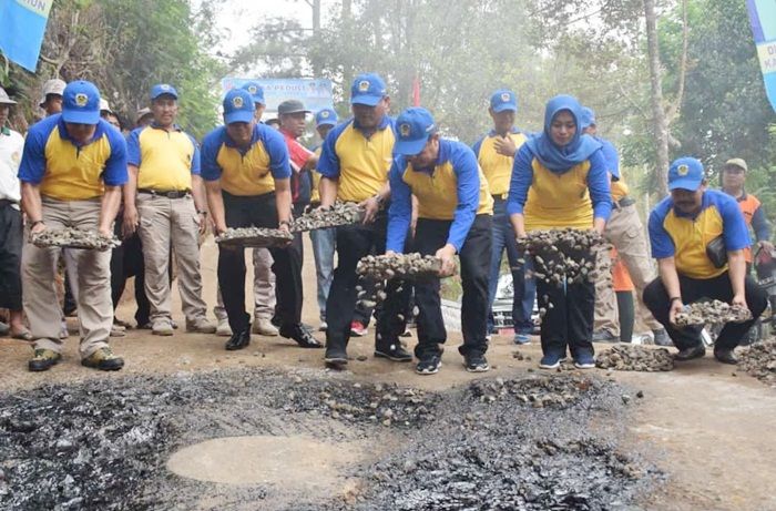 Bupati Madiun Ajak Masyarakat Gelorakan Semangat Gotong Royong Bupati Madiun Ajak Masyarakat Gelorakan Semangat Gotong Royong