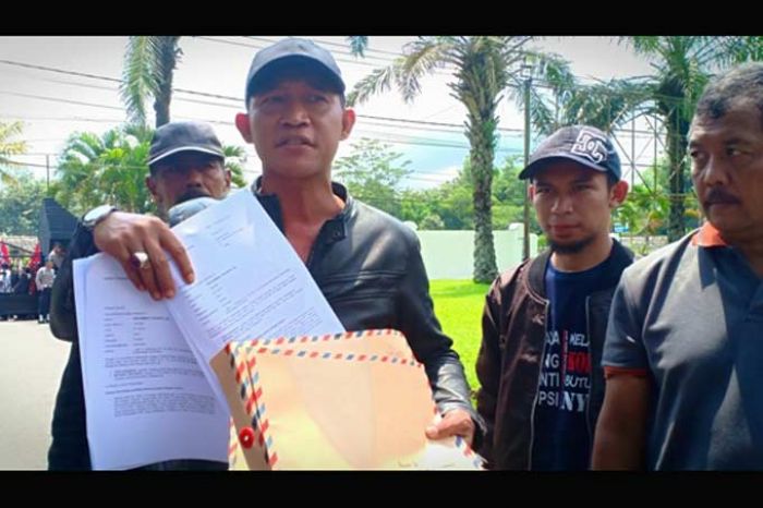Jadi Tersangka UU ITE, Aktivis Anti Korupsi Laporkan Anak Kontraktor dan Staf Dinas PUPR Blitar Jadi Tersangka UU ITE, Aktivis Anti Korupsi Laporkan Anak Kontraktor dan Staf Dinas PUPR Blitar