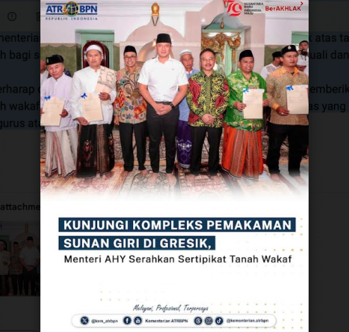 Menteri ATR/BPN Agus Harimurti Yudhoyono Serahkan Sertifikat Wakaf di Gresik Menteri ATR/BPN Agus Harimurti Yudhoyono Serahkan Sertifikat Wakaf di Gresik