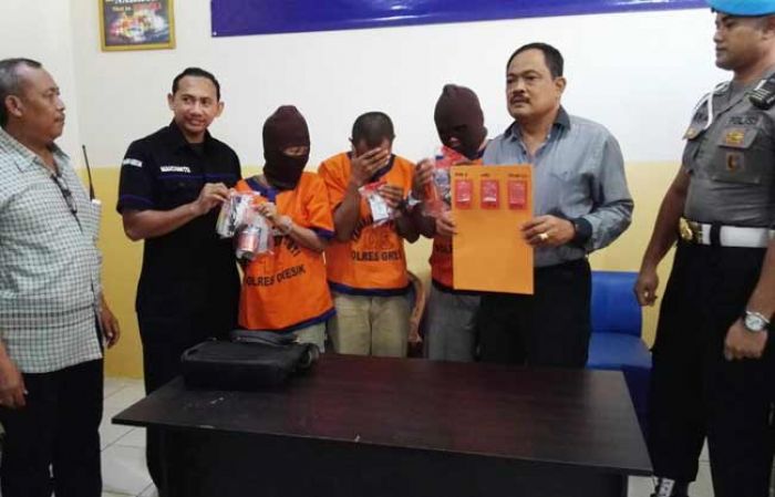 Dua Pria dan Satu Nenek Pengedar Sabu di Gresik Diringkus Polisi Dua Pria dan Satu Nenek Pengedar Sabu di Gresik Diringkus Polisi