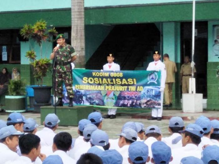 Kodim 0808/Blitar Sosialisasikan Pendaftaran TNI-AD Kodim 0808/Blitar Sosialisasikan Pendaftaran TNI-AD