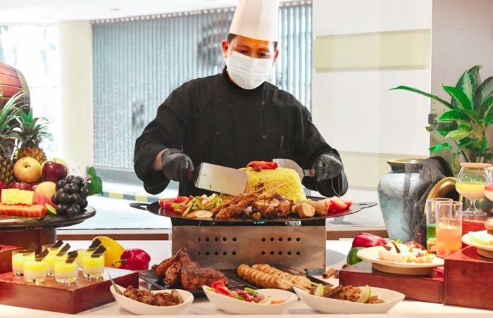 Menu Rame-rame Surabaya Suites Hotel Jadi Pilihan Buka Puasa Bareng Keluarga dan Rekan Kerja Menu Rame-rame Surabaya Suites Hotel Jadi Pilihan Buka Puasa Bareng Keluarga dan Rekan Kerja