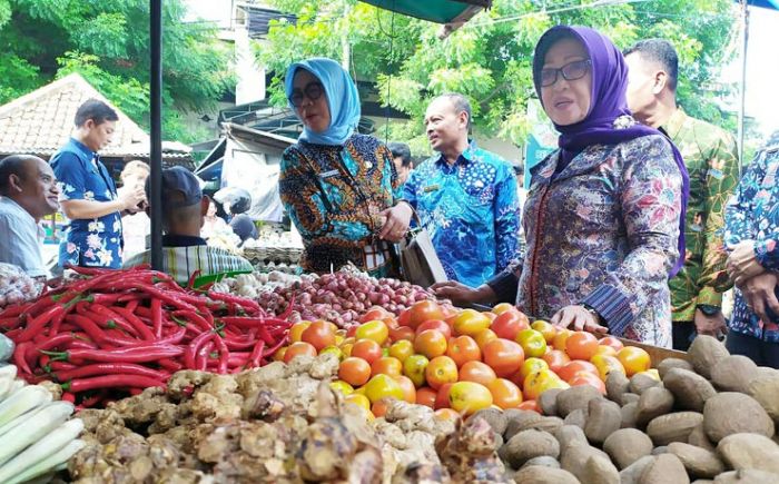 Dampak Virus Corona, Omzet Pedagang Pasar Legi Jombang Turun